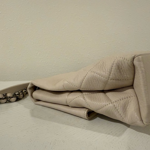 Quilted Cream Shoulder Bag • Pebbled Texture • Gunmetal Chain - Picture 5 of 16